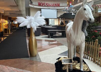 Dekoration Studio 54 weißes Pferd